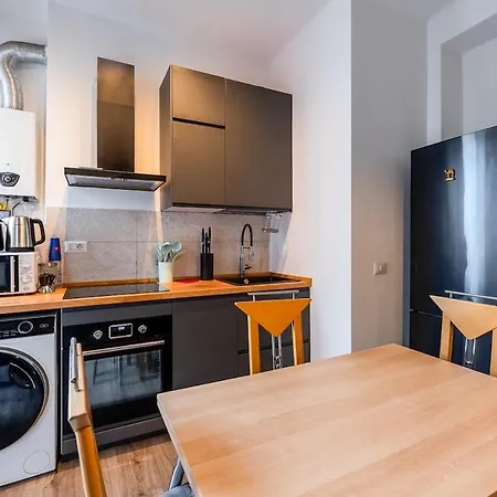 Spacious And Bright In Porta Vittoria