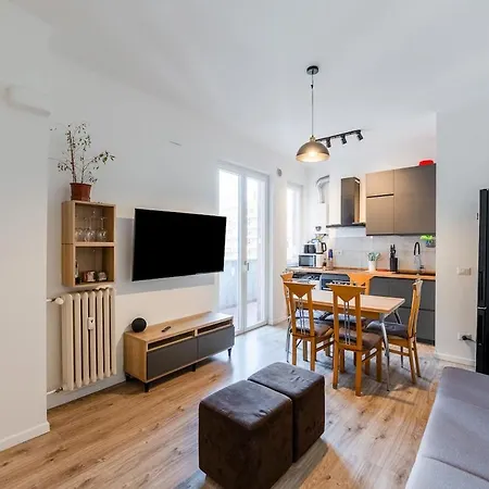 Spacious And Bright In Porta Vittoria Apartment Milan