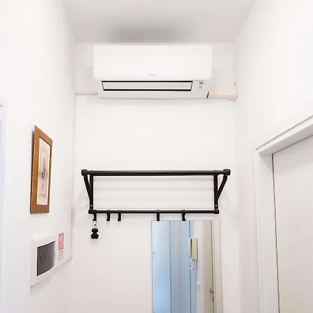 Vivimihome - Crespi House A 3 Minuti Dalla Metro Apartamento