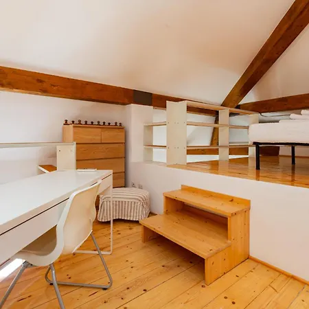 Daire Ingegnoli1 Bright Floor By Hospity *