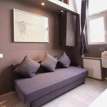 Primopiano - Schiaparelli A Flat * Milaan