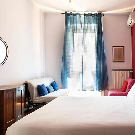 Sunshine-filled On Subway * Milano