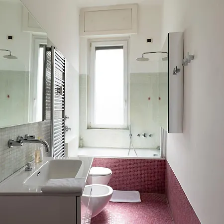 Bright House Center On Subway Lines 1,2 &3 Apartament *