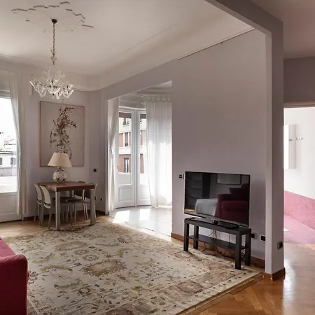 Bright House Center On Subway Lines 1,2 &3