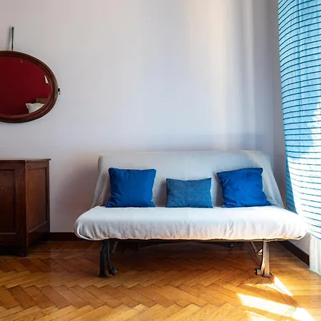 Sunshine-filled On Subway Apartamento *