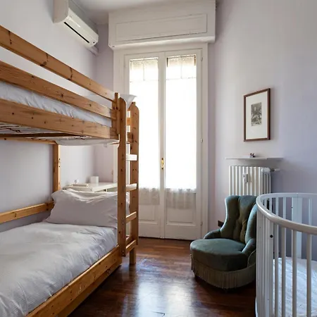 Sunshine-filled On Subway Lejlighed