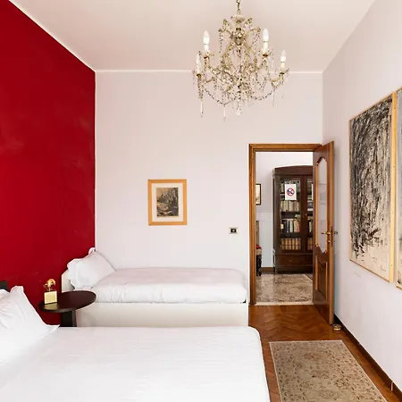 Sunshine-filled On Subway Lejlighed