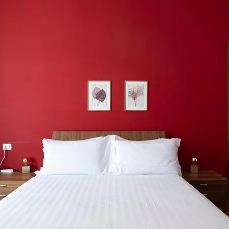 Sunshine-filled On Subway Apartamento *