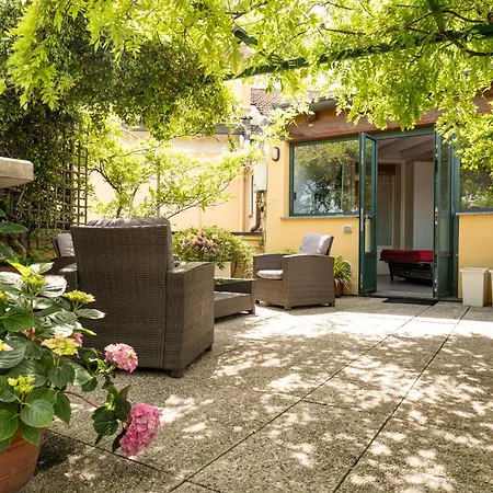 Dream Garden Center On Subway 10 Guest