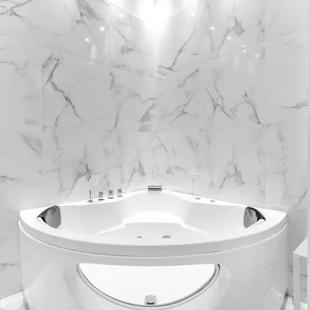 Bre3 -lodi- Elegant & Private Hot Tub - * מילאנו