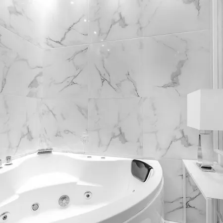 Lejlighed Bre3 -lodi- Elegant & Private Hot Tub - Milano