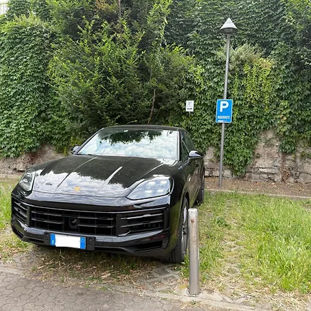 Luxury House In Pietrasanta 120 Mq 아파트