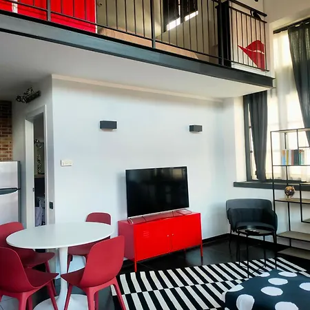 Refined Urban Living In Fondazione Prada Apartment *