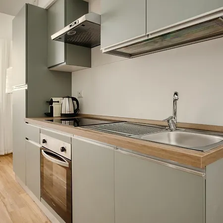 Hostmate - - Imperia - Romolo Iulm 아파트