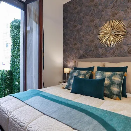 Duomo Luxury Tiffany With Balcony Apartament *