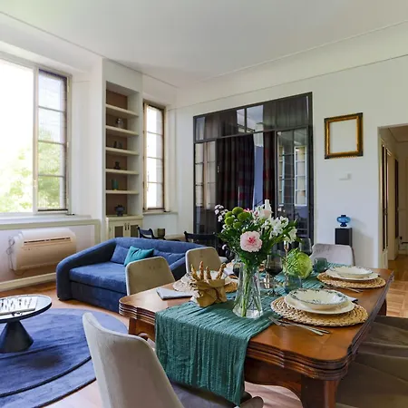 The Rent - Stylish Three-bedroom In The Heart Of No Ac