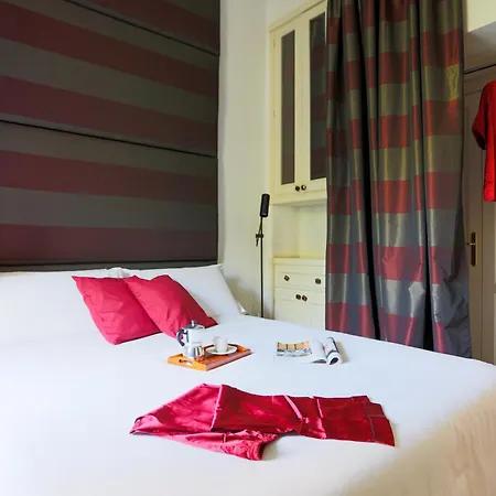 The Rent - Stylish Three-bedroom In The Heart Of No Ac *