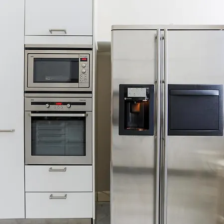 The Rent - Stylish Three-bedroom In The Heart Of No Ac *