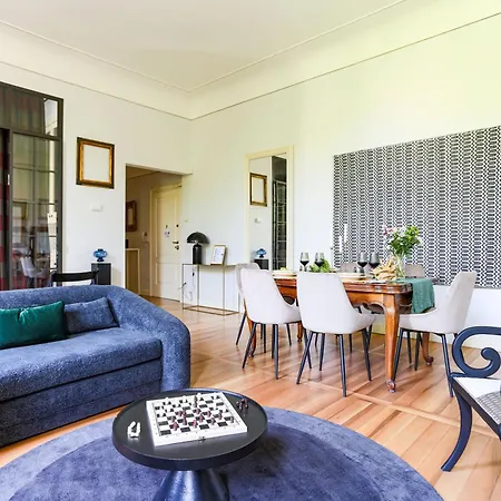 Daire The Rent - Stylish Three-bedroom In The Heart Of No Ac