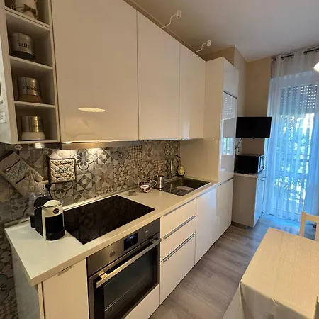 Helianthos Apartament *