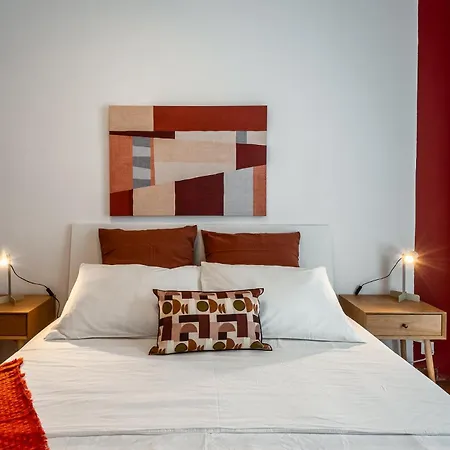 Stayeasy Melloni - 3 Rooms, 2 Baths - Center Apartment