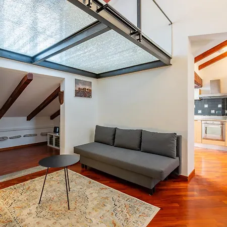 De Amicis' Nest - Center *