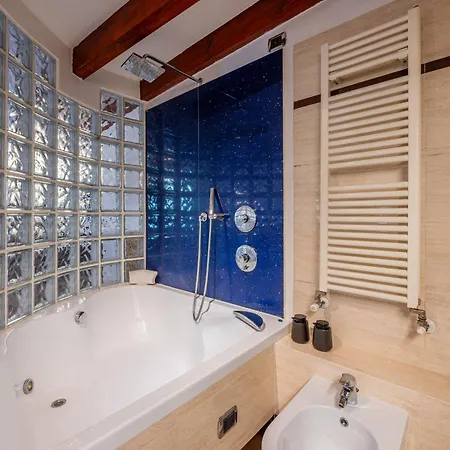 De Amicis' Nest - Center