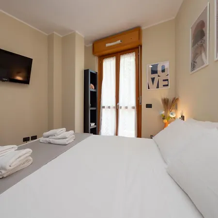 Daire Spazio Breda - Free Parking, Private Garage, Metro M1, Balcony, 4 Guests Milano