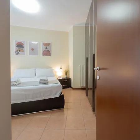 Spazio Breda - Free Parking, Private Garage, Metro M1, Balcony 아파트 밀라노