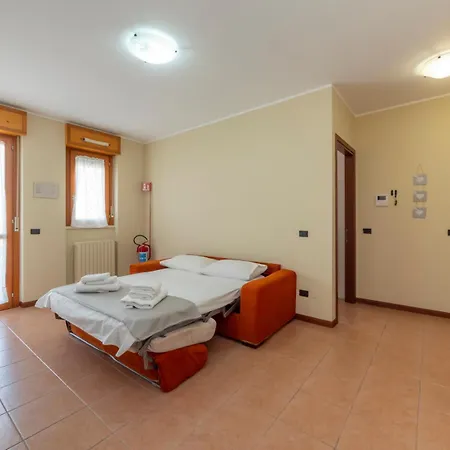 Spazio Breda - Free Parking, Private Garage, Metro M1, Balcony 밀라노