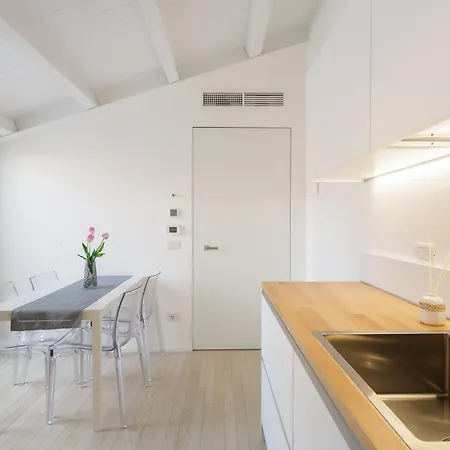 Duomo 10 Min Shopping Street Metro Loreto * מילאנו