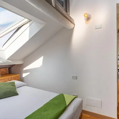 Station 5 Min The Skyshouse