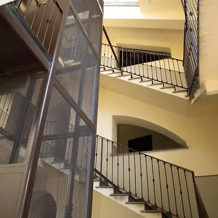 Apartment Navigli Nest Renovated With Balcony On The Naviglio Milan