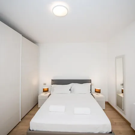 Shortmi Navigli * Milán