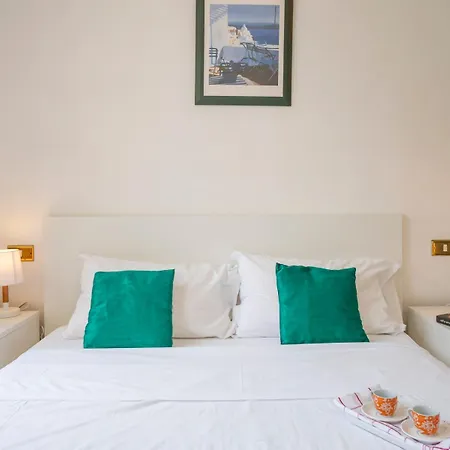 Moscova Dream - Bright And Quiet 5th Floor *