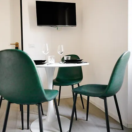 Domusmi Porta Venezia Apartment
