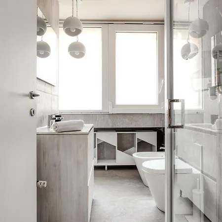 Hostmate - - Imperia's Prism - Romolo Iulm