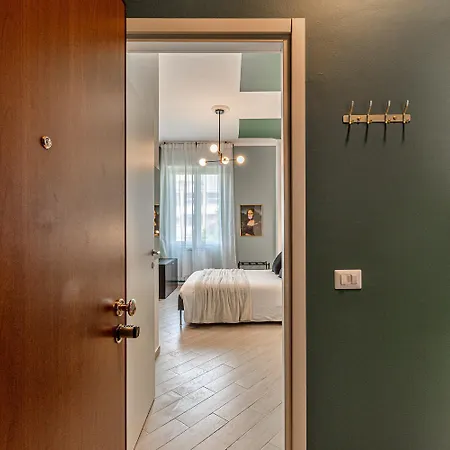 Guest house Monnalisa A Due Passi Da 4*