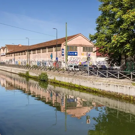Navigli Charm *