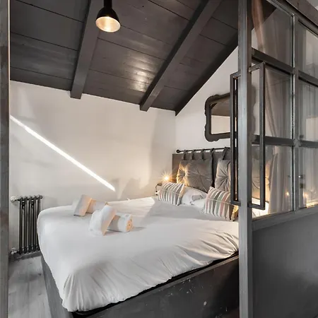 Апартаменты Tortona Metro 200m - Charming Attic - Wifi *