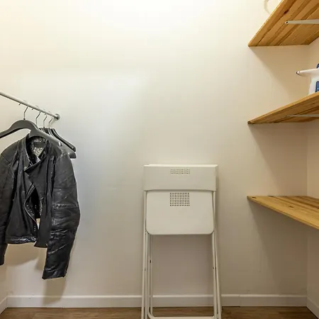 公寓 Modern New House - Duomo In 10 Min - Netflix & Wi-fi 米兰