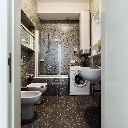Corso Venezia Double With Double Bathroom And Balcony * Милан