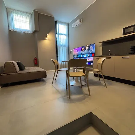 Hozyhome Design Loft In Via Cermenate Milan