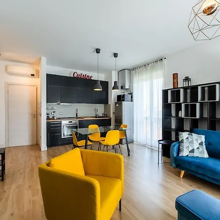 Large With Private Balcony And Workspace