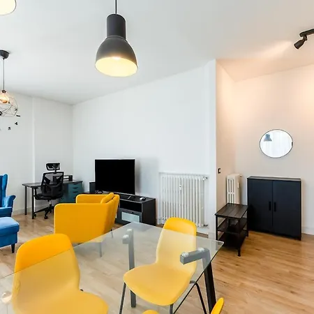 公寓 Large With Private Balcony And Workspace