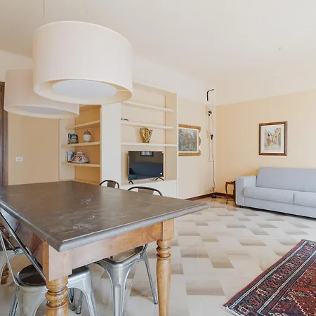 Vercelli Pagano - Ampio E Luminoso Trilocale *