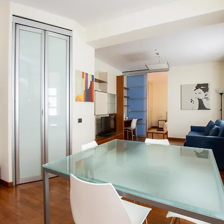 Apartament Via Dei Fabbri Michelangelo - Walk To Cattolica & Duomo - Navigli 5 Min *