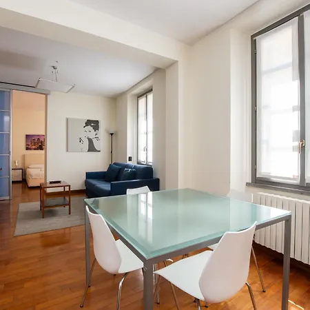Apartament Via Dei Fabbri Michelangelo - Walk To Cattolica & Duomo - Navigli 5 Min *