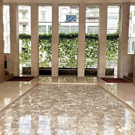 S. Ambrogio Square Apartmán