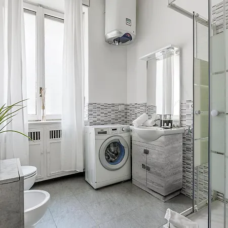 Luxury 4 Bedrooms Close To Duomo Apartament Mediolan